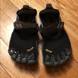 Vibram 5 fingers size 39 re-posh